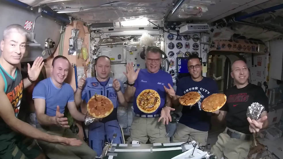 Чим харчуються космонавти під час польоту?